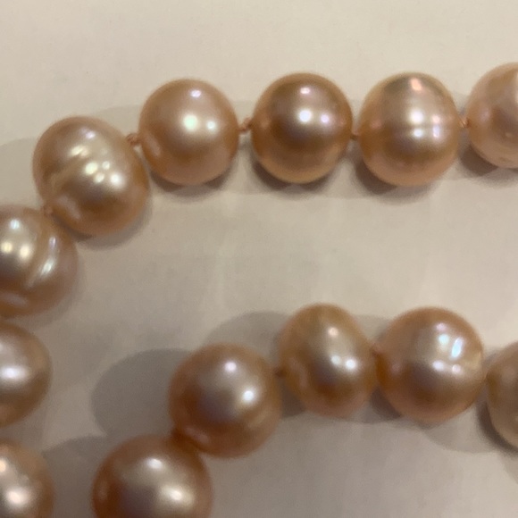 Handmade mauve cultured freshwater pearl necklace - Picture 5 of 5